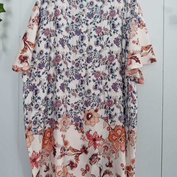 The Neck Down Beautiful Floral Blouse Large - Picture 6 of 9